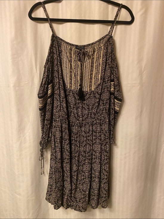 American Eagle Outfitters Dresses & Skirts - BNWOT American Eagle Boho Black and Cream Printed Cold-Shoulder Dress